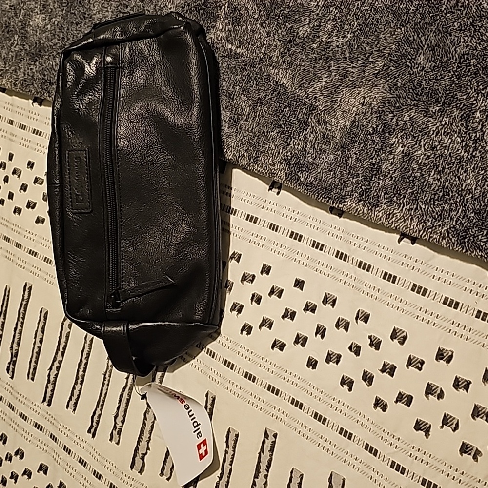 Mens Alpine Swiss Toiletry bag,  new with tags